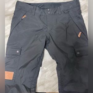 Black large women’s DC snowboarding pants